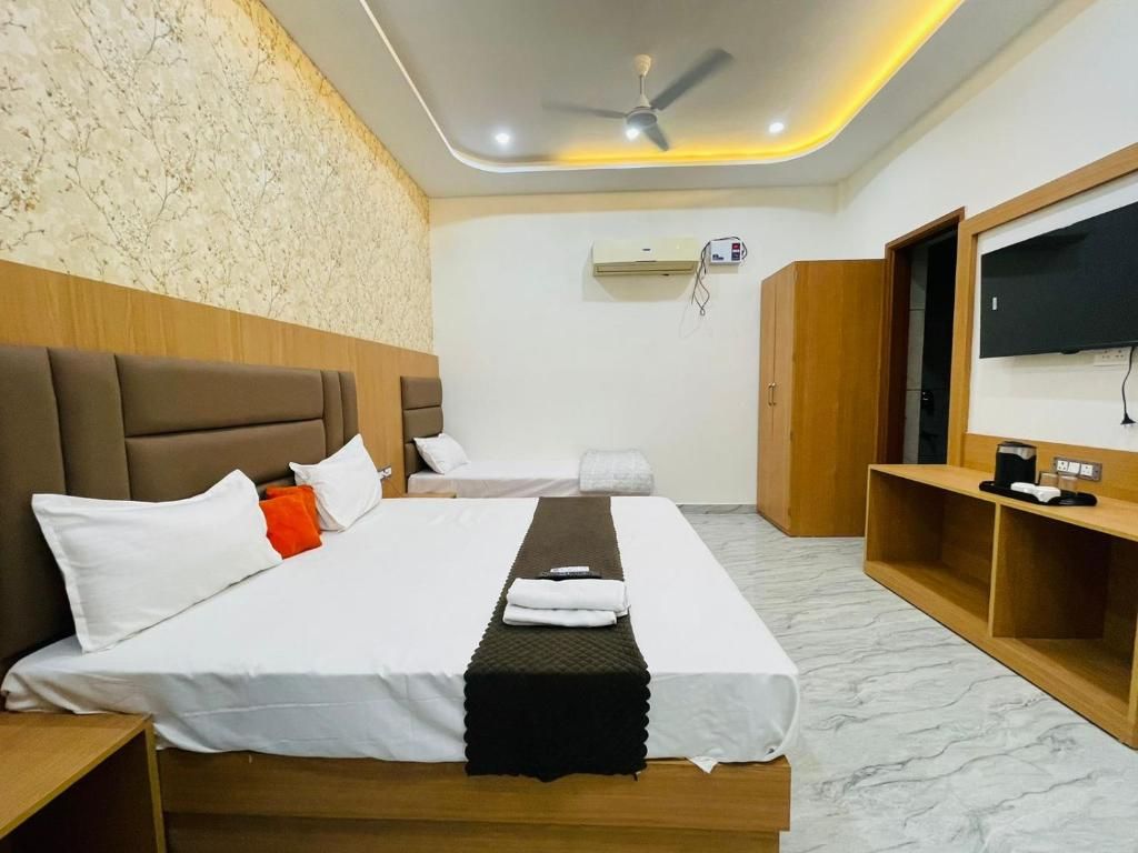 Triple Bed AC Room with Window & Parking