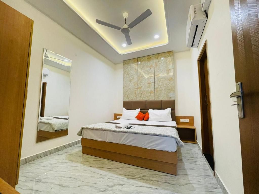 Hotel Pilgrim, Near Golden Temple Deluxe AC Room with Free Parking 3