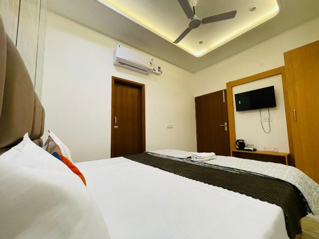 Hotel Pilgrim, Near Golden Temple Deluxe AC Room with Free Parking 4