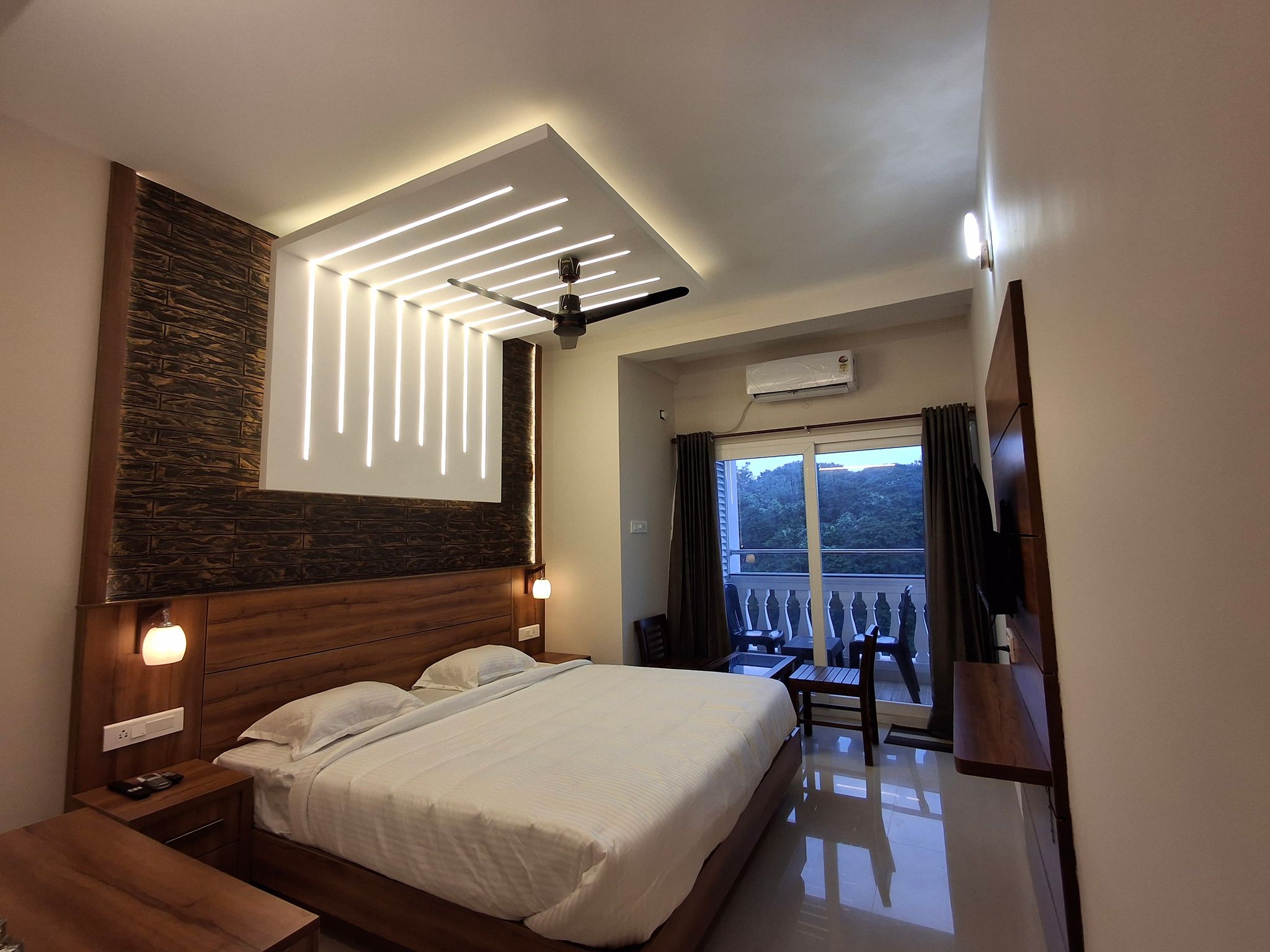 Dew River Castle - Apartment Hotel Deluxe AC Room 3