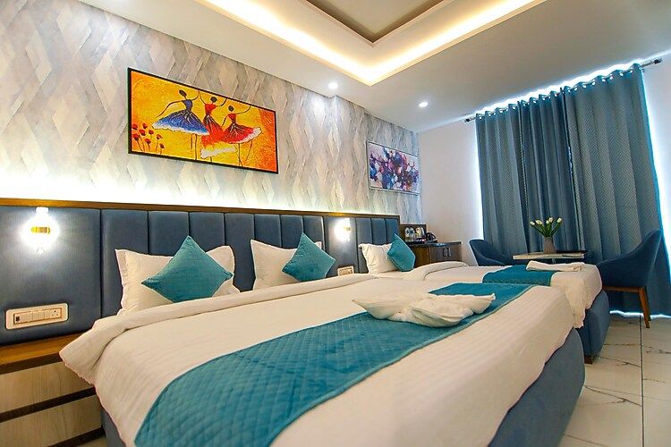 Trio Family Room (1 King Bed and 1 Single Bed)