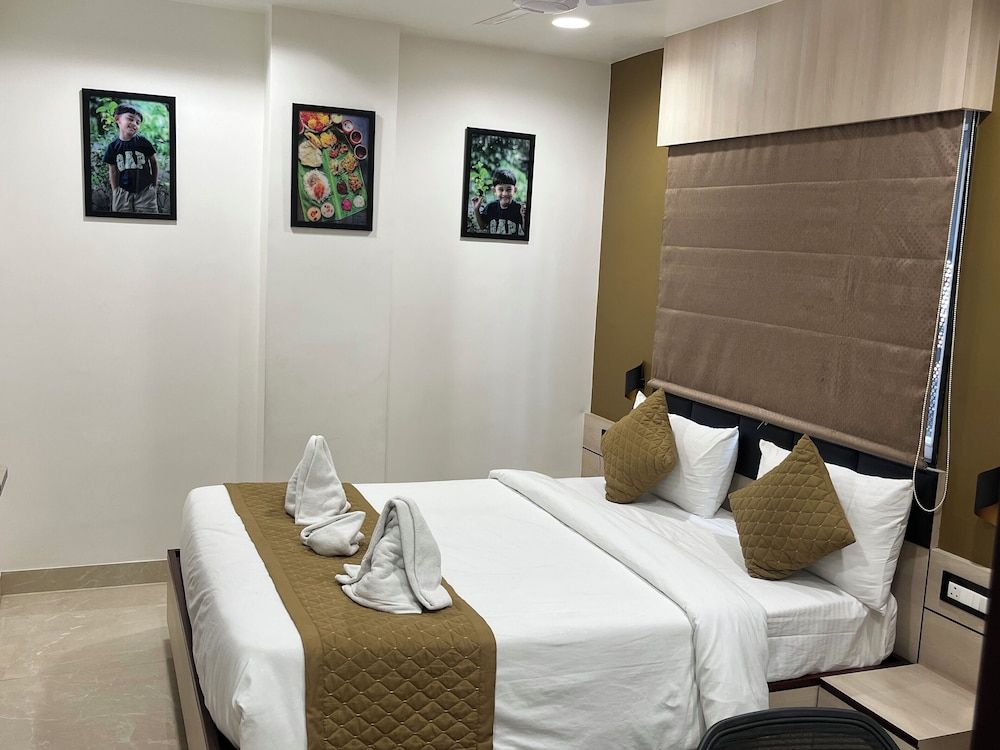 THE EXECUTIVE INN Deluxe Double Room