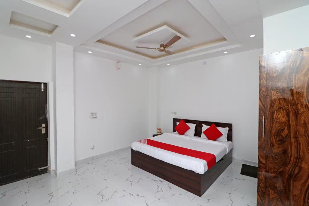  Hotel Jammu airlines Deluxe Room(Opposite to Jammu Airport) 11