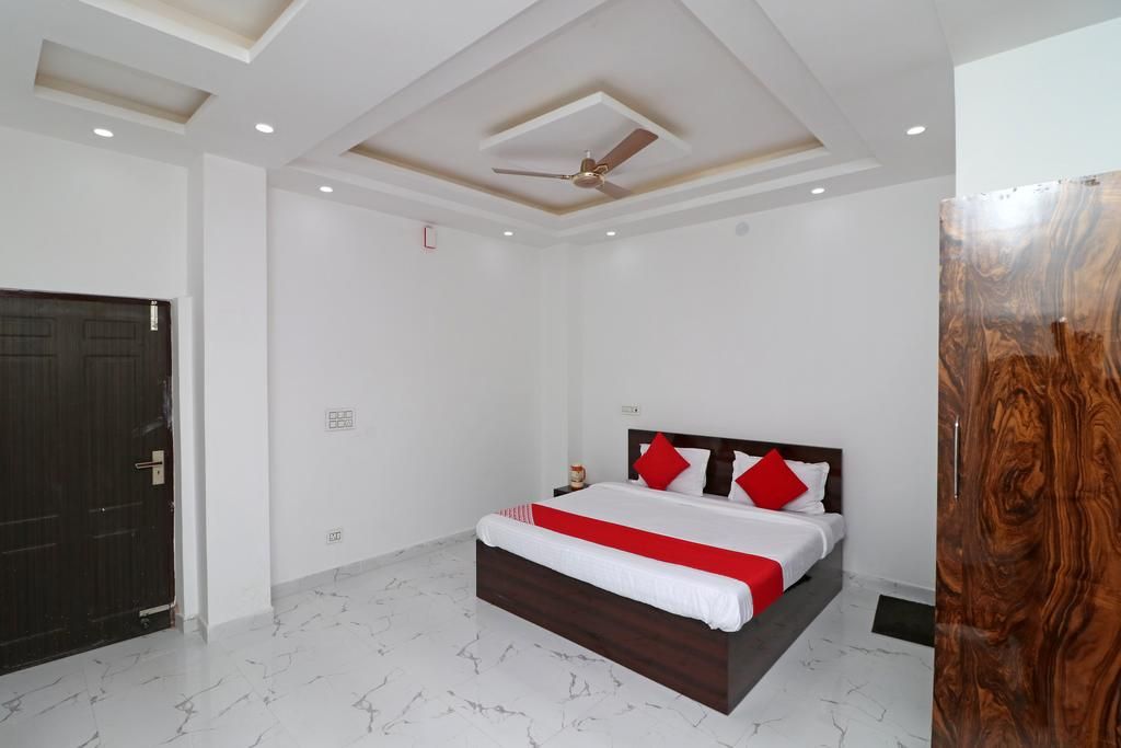  Hotel Jammu airlines Deluxe Room(Opposite to Jammu Airport) 3