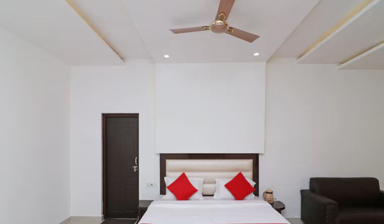  Hotel Jammu airlines Deluxe Room(Opposite to Jammu Airport) 6