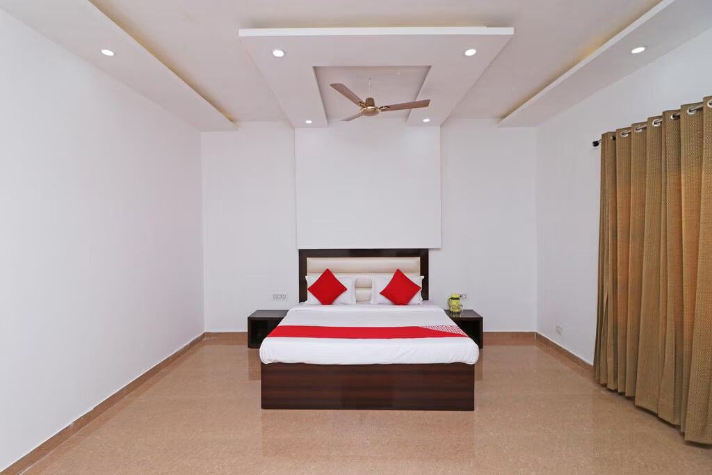  Hotel Jammu airlines Deluxe Room(Opposite to Jammu Airport) 7