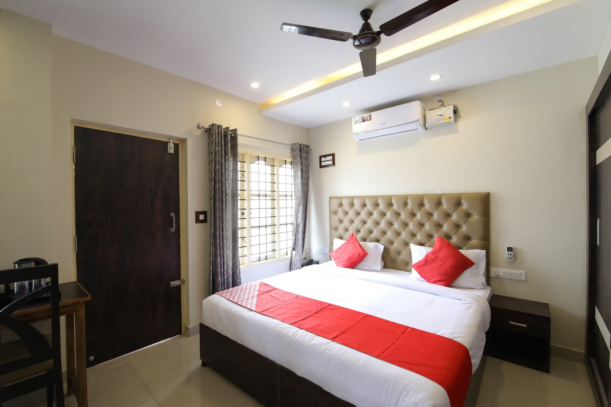  Hotel Jammu airlines Deluxe Room(Opposite to Jammu Airport) 8