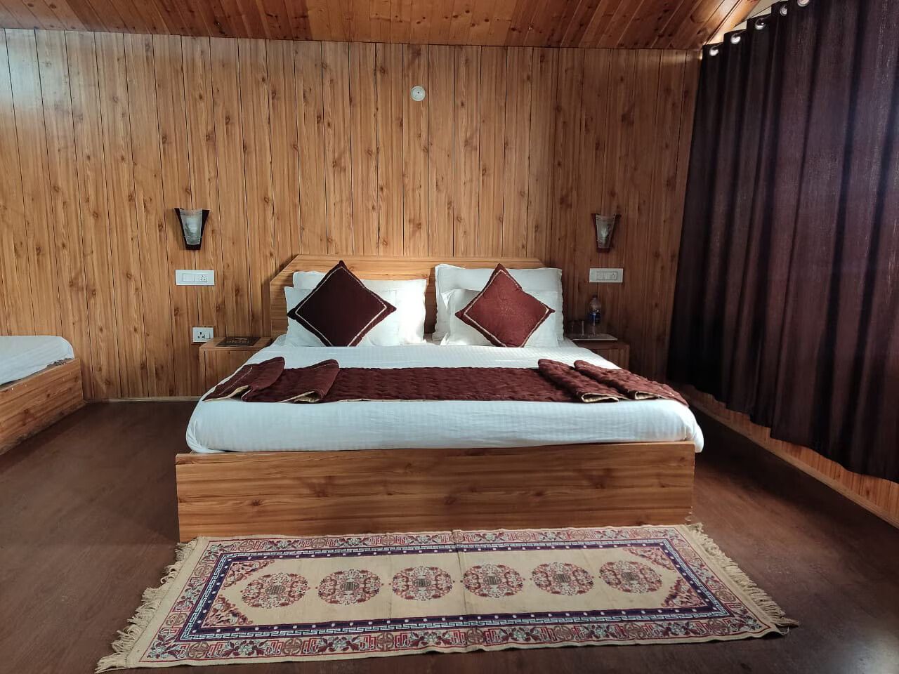 Luxury Valley View Room