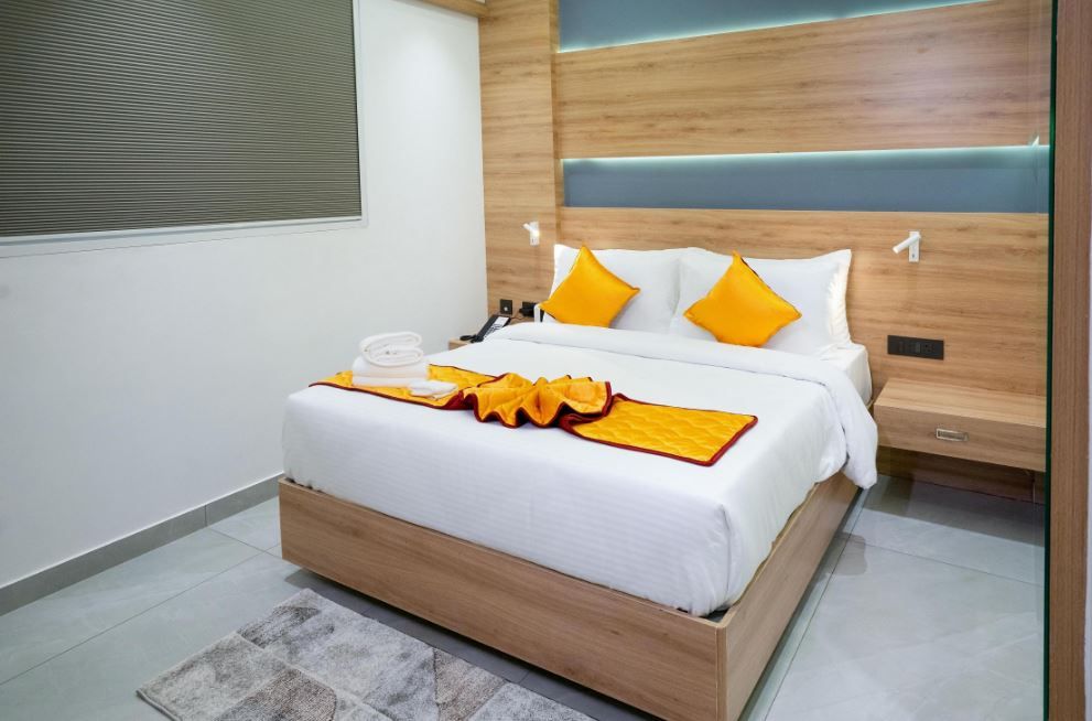 Cloud 11 Alleppey Deluxe Room 2