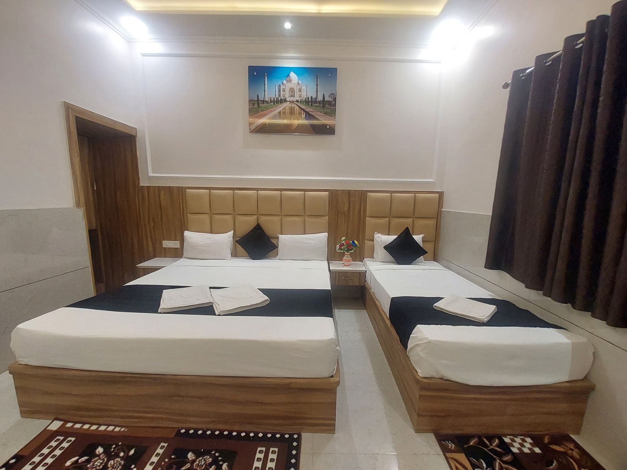 Hotel Taj Belleza Vista Deluxe Room with King Bed