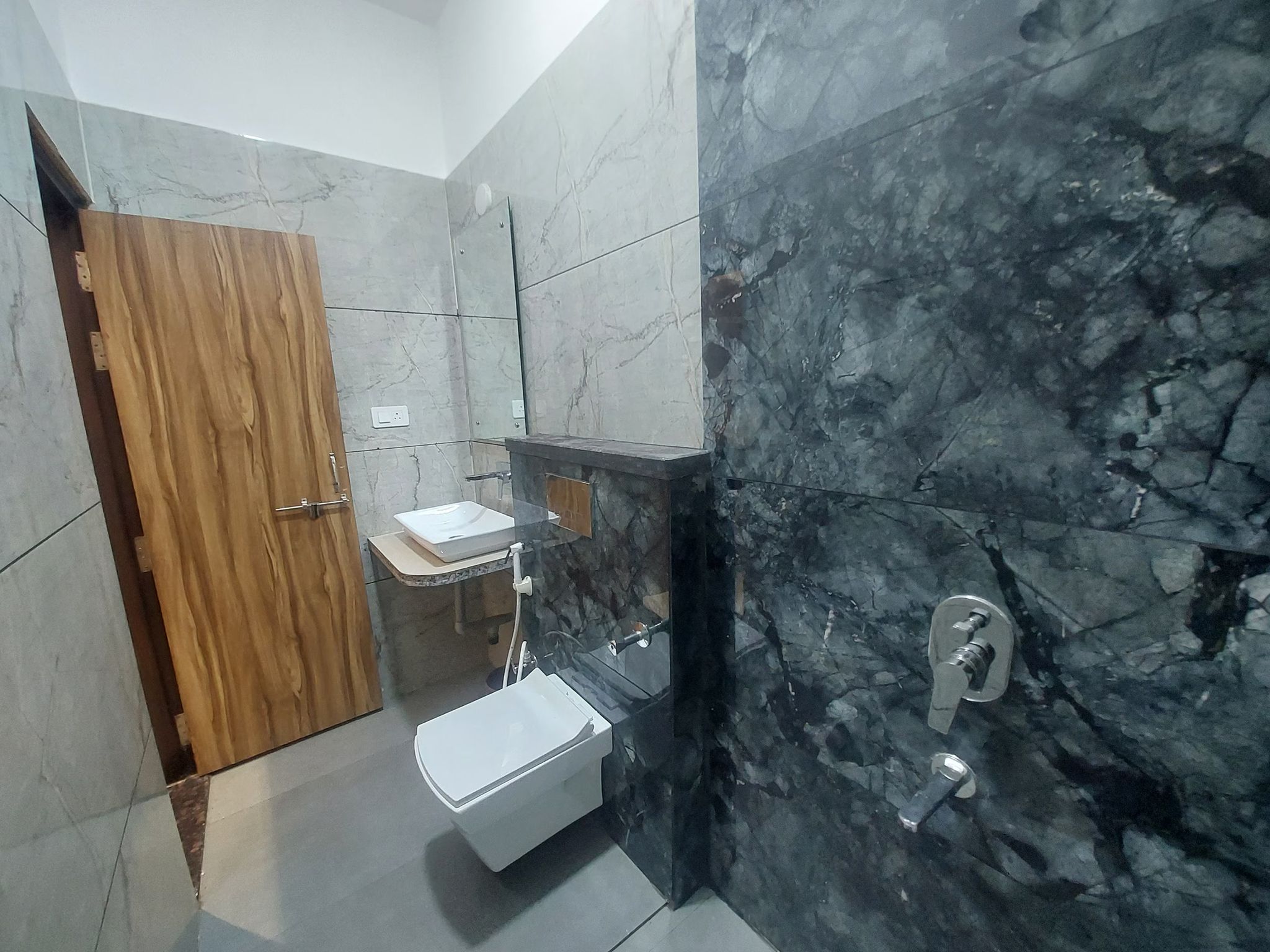 Hotel Taj Belleza Vista Deluxe Room with King Bed 7