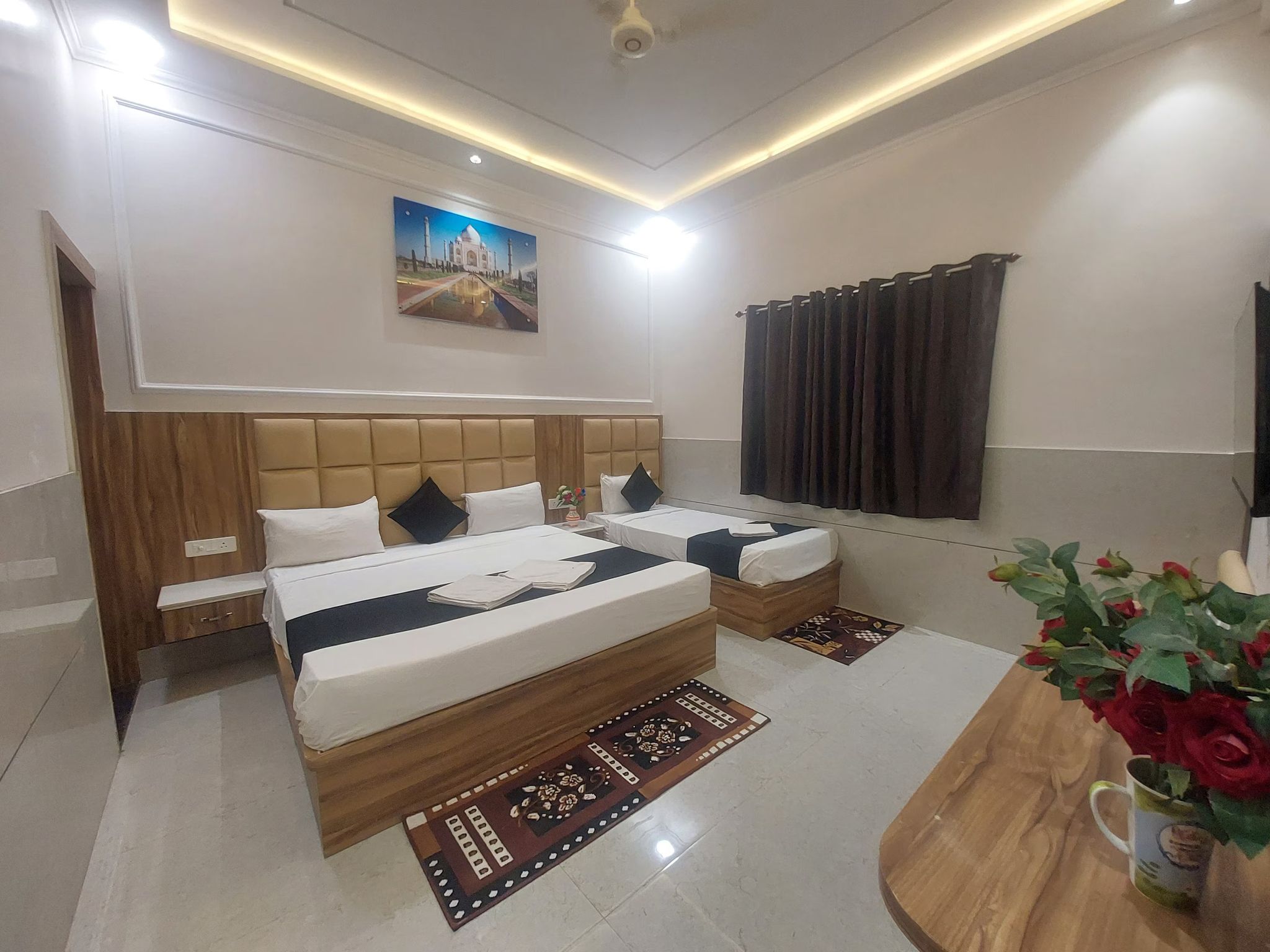 Hotel Taj Belleza Vista Deluxe Room with King Bed 3