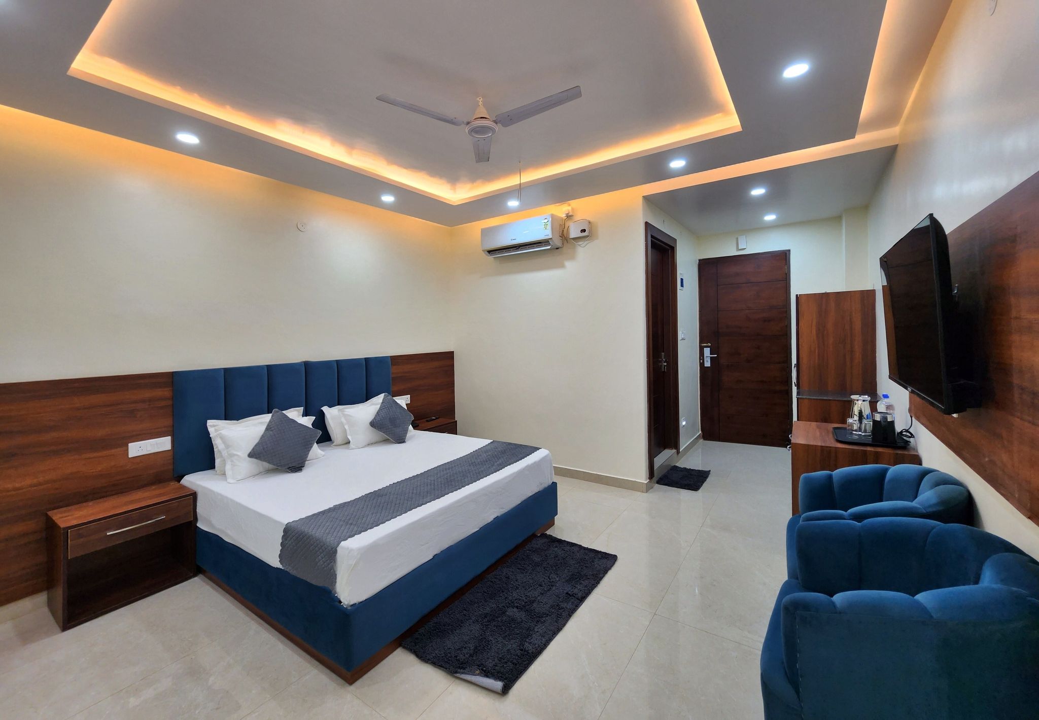 Luxury Mountain View Room with Balcony