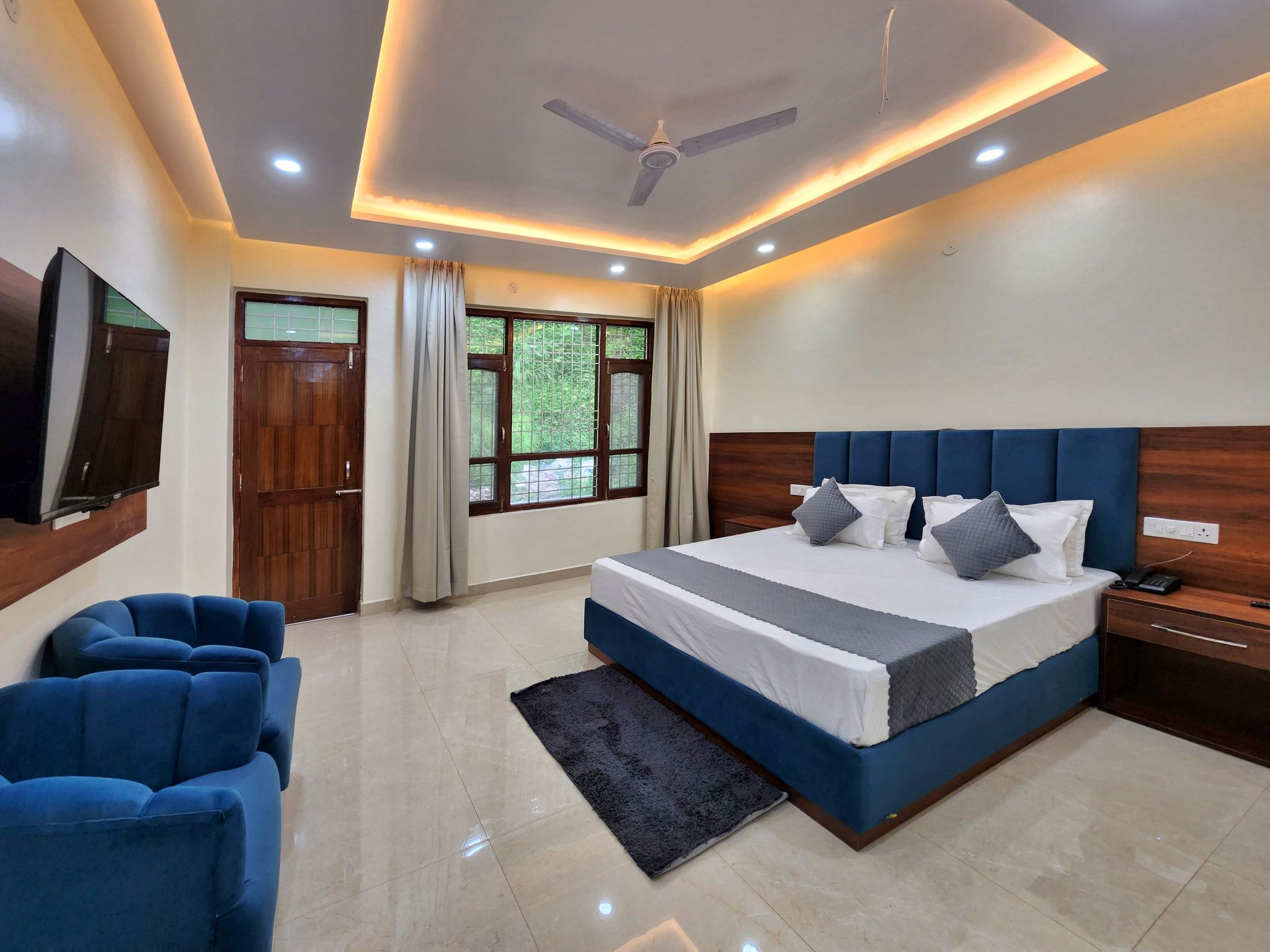 Luxury Mountain View Room with Balcony