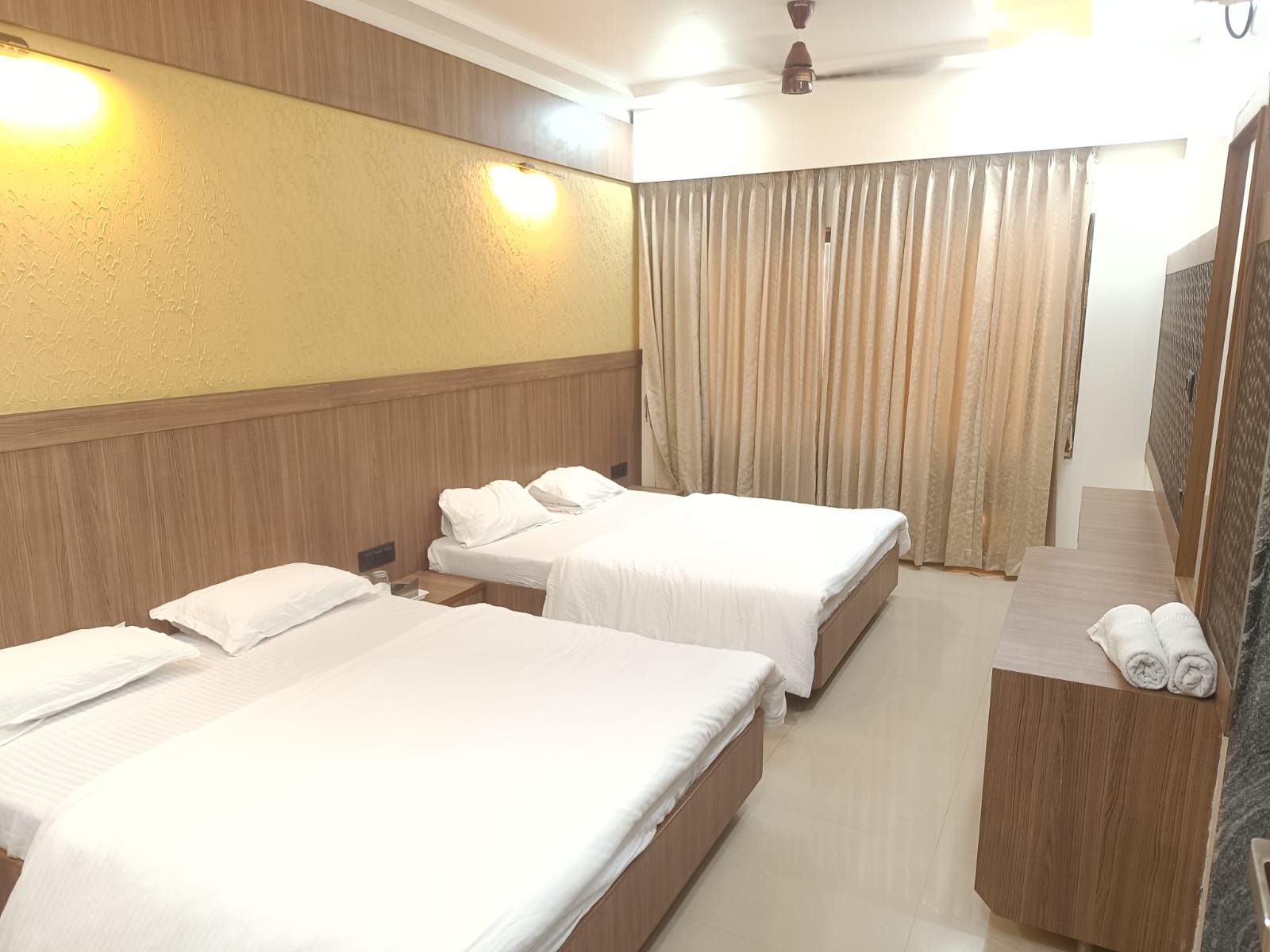 Ambika Residency Triple Bed Ac Deluxe Room 3