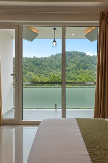 Premium Valley View with Balcony