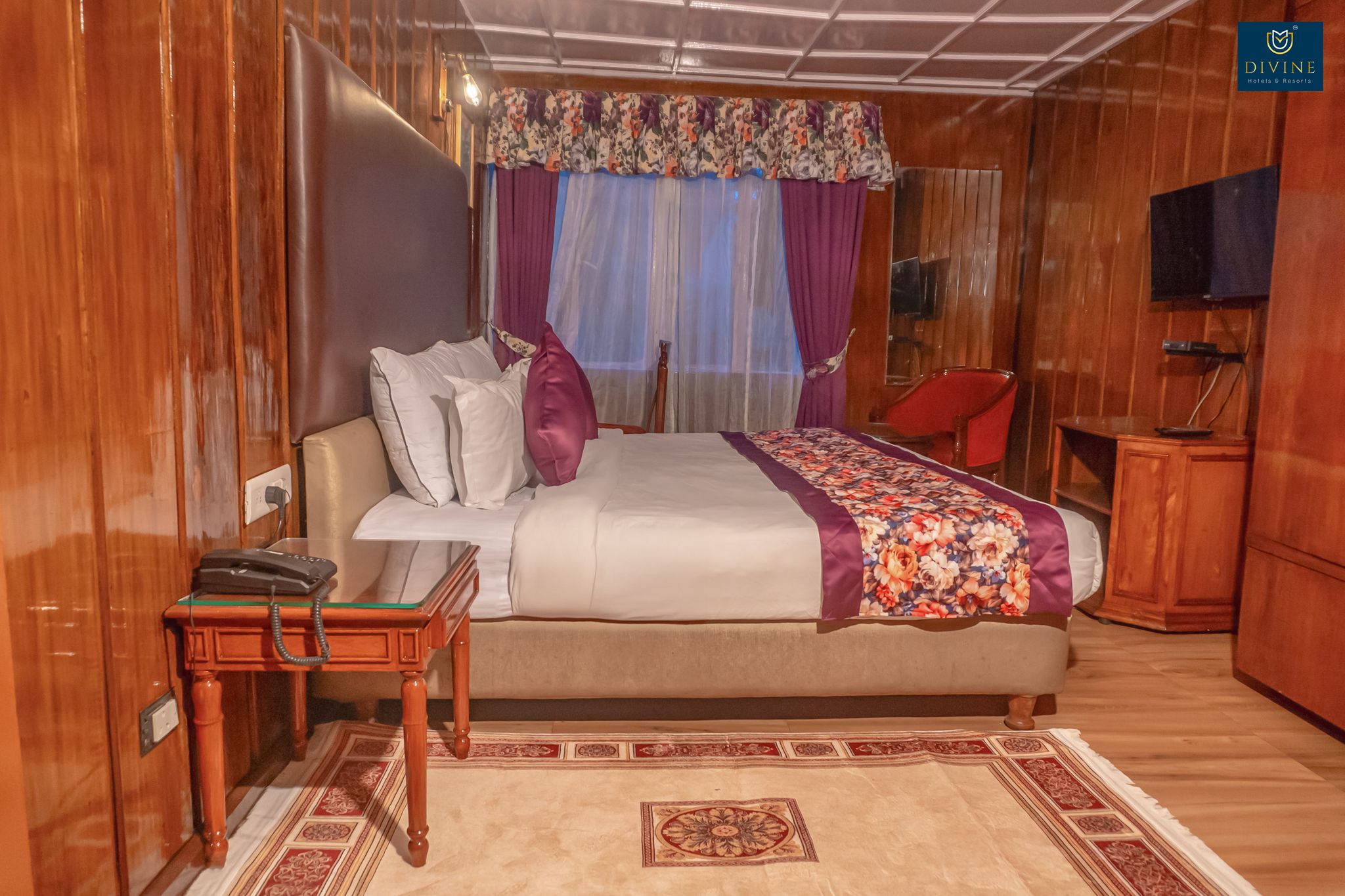 Divine Himalayan Resort - 400 Mts from Mall Road Deluxe Rooms 5