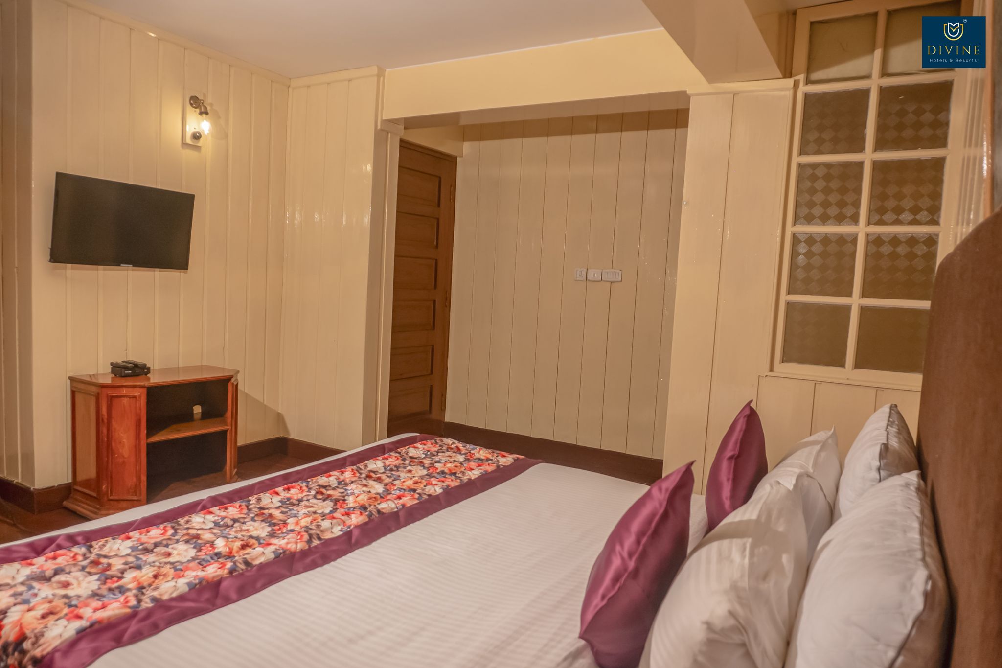 Divine Himalayan Resort - 400 Mts from Mall Road Deluxe Rooms 2