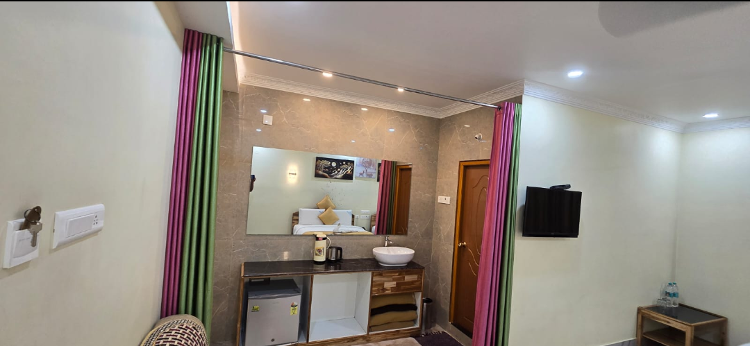 Deluxe Suite Room AC