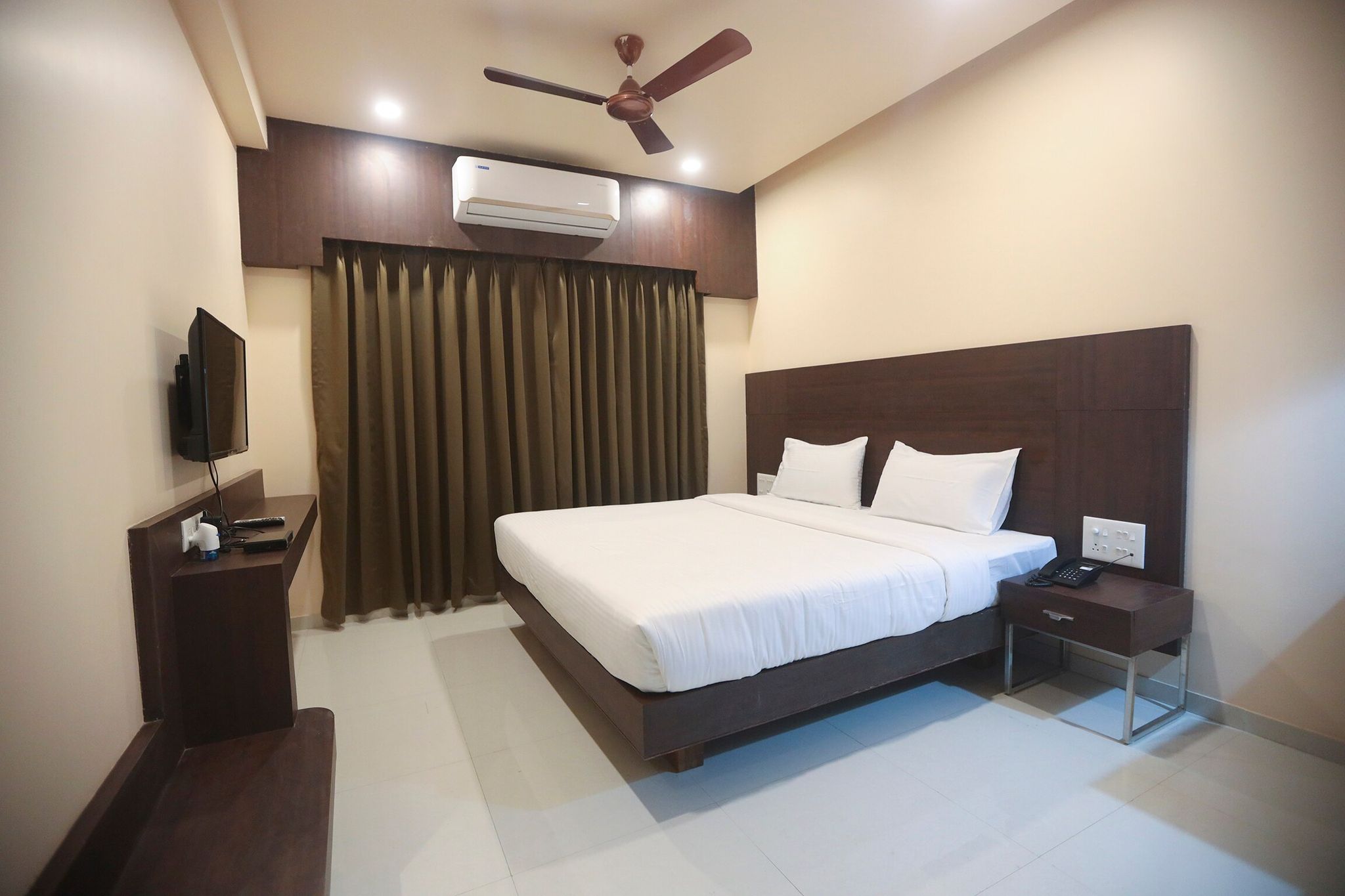 Hotel Central Avenue Suit Room 2