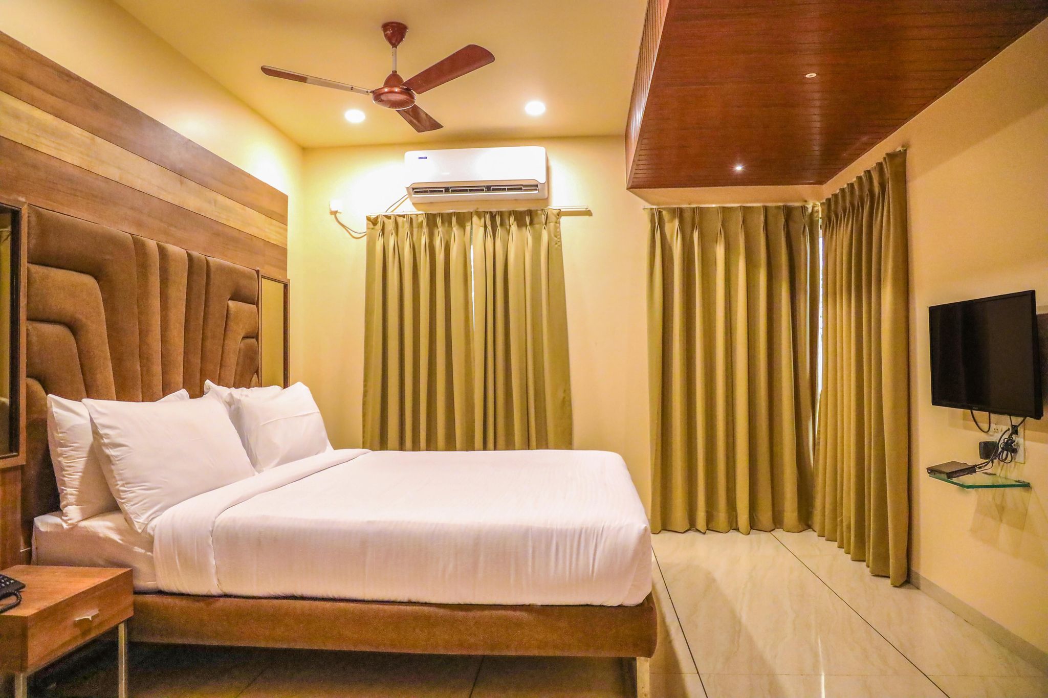 Deluxe Room King Bed