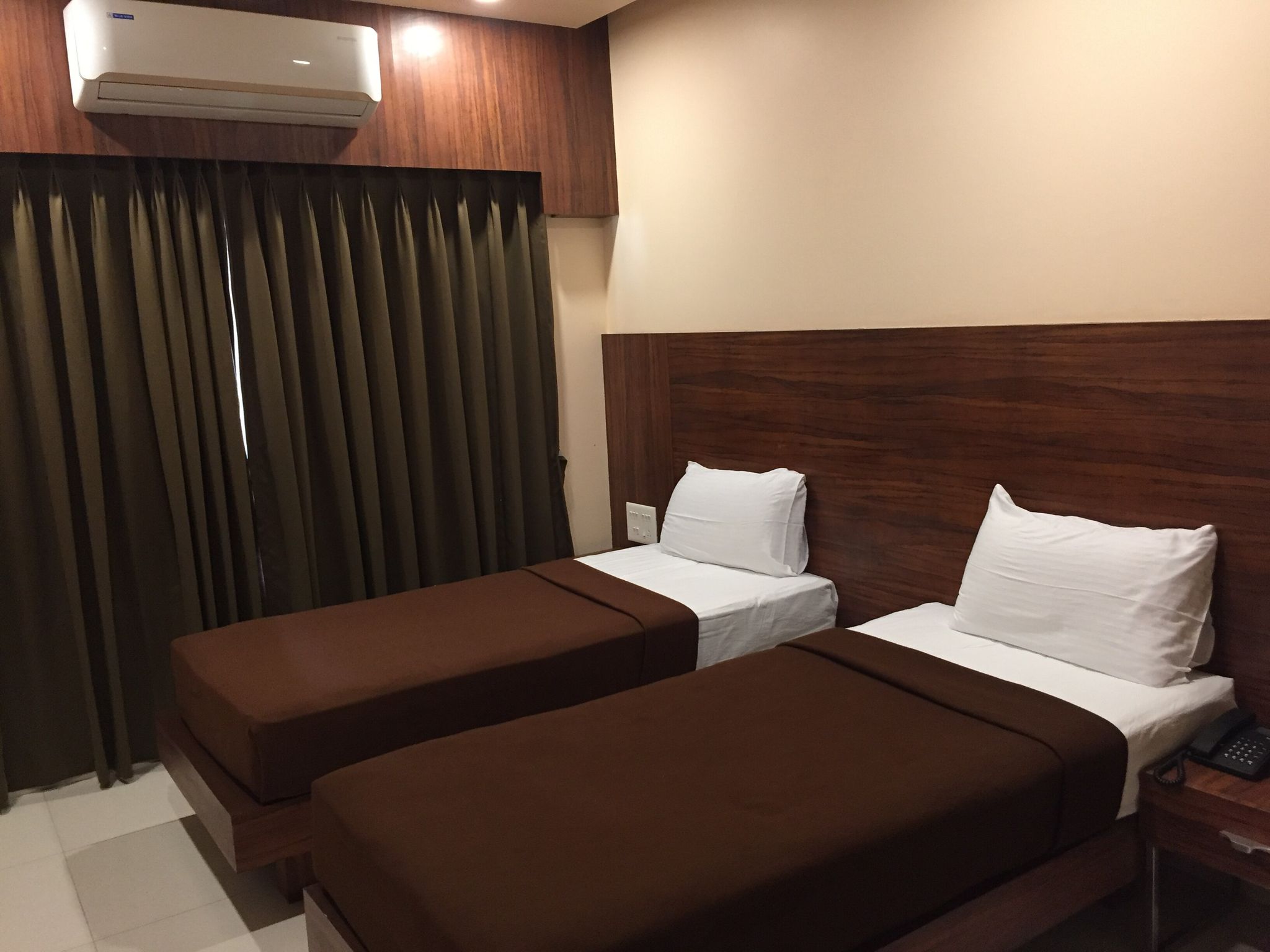 Hotel Central Avenue Suit Room