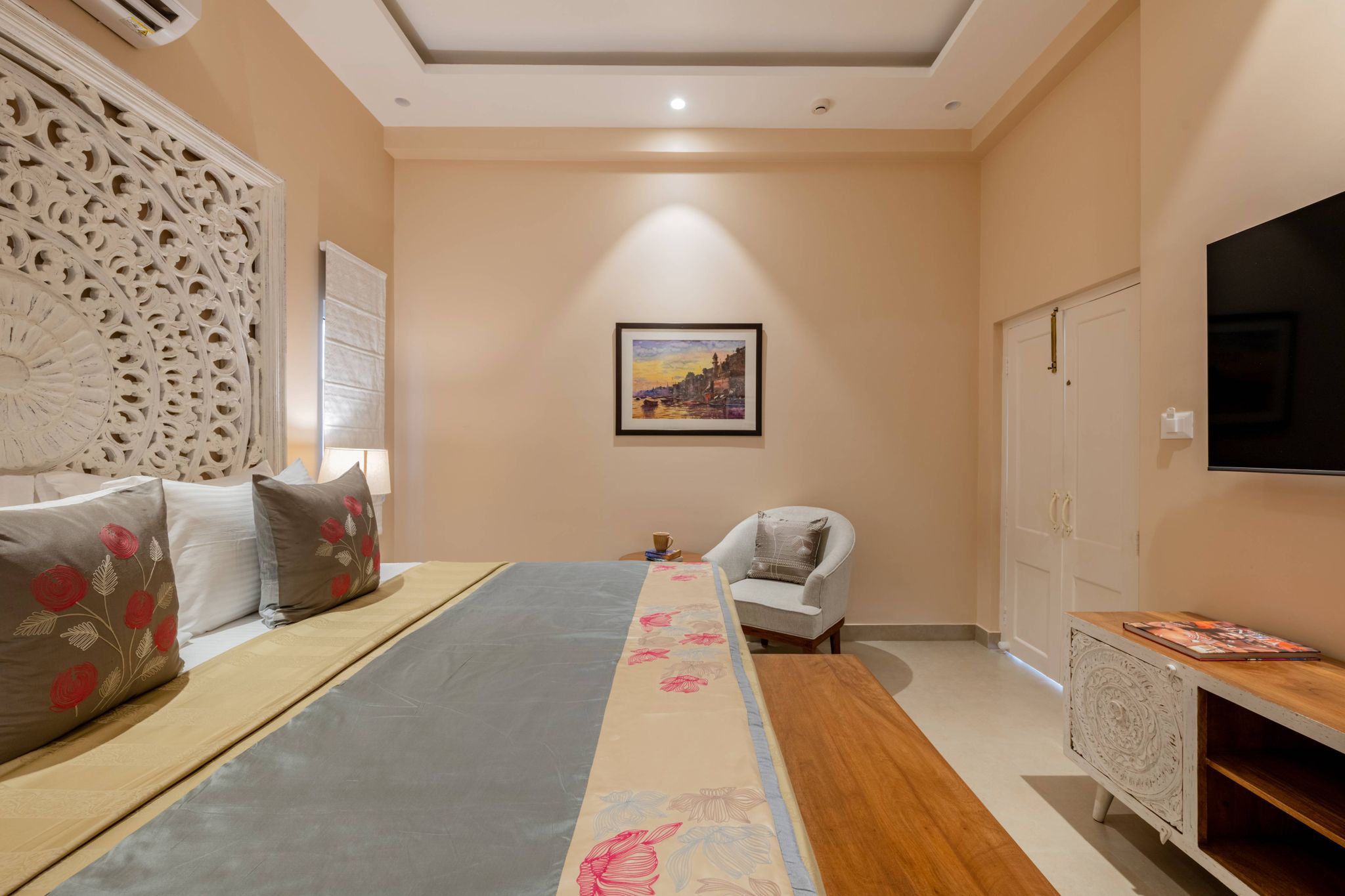juSTa Kashi Parampara, Varanasi						 Premium Room 95