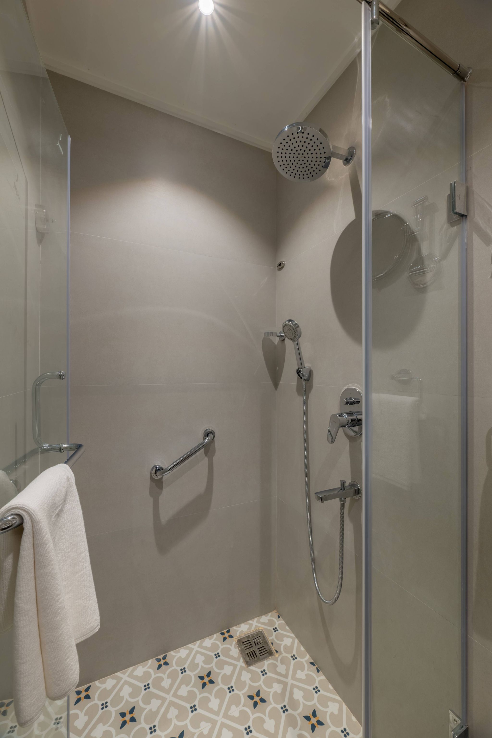 juSTa Kashi Parampara, Varanasi						 Premium Room 118