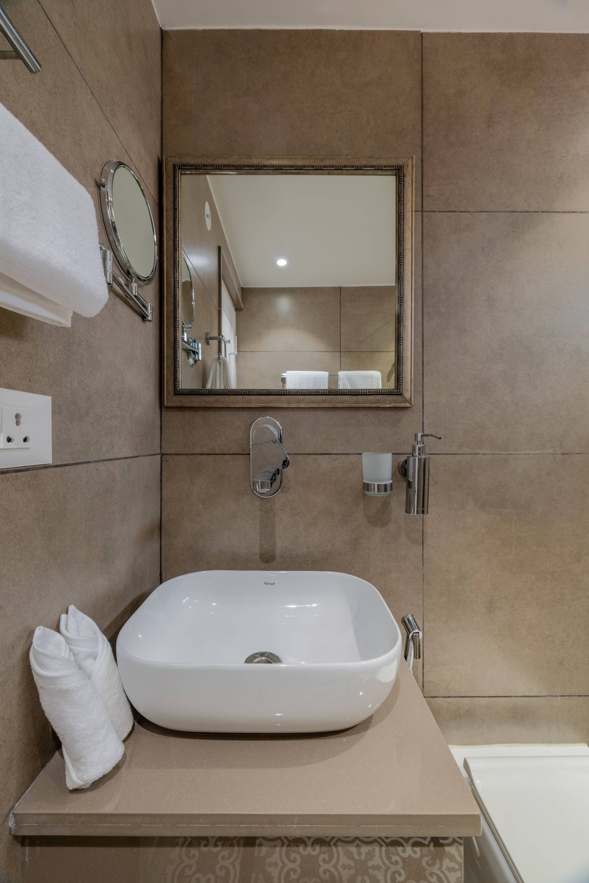 juSTa Kashi Parampara, Varanasi						 Premium Room 103