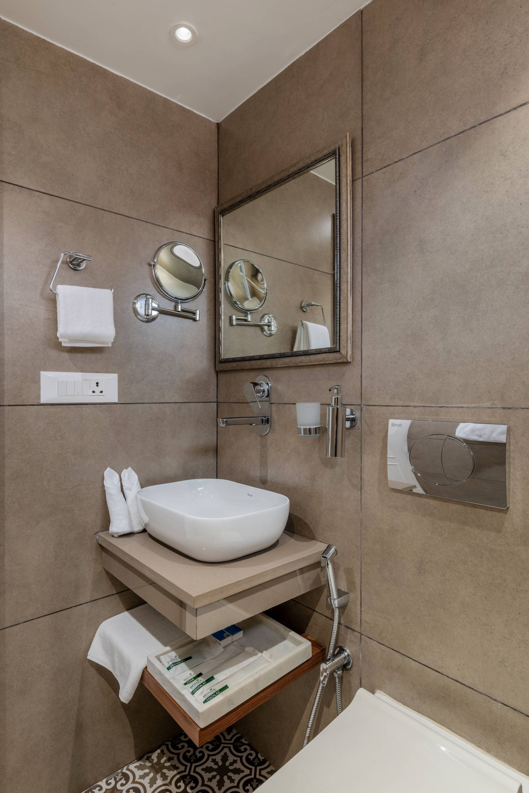 juSTa Kashi Parampara, Varanasi						 Premium Room 122