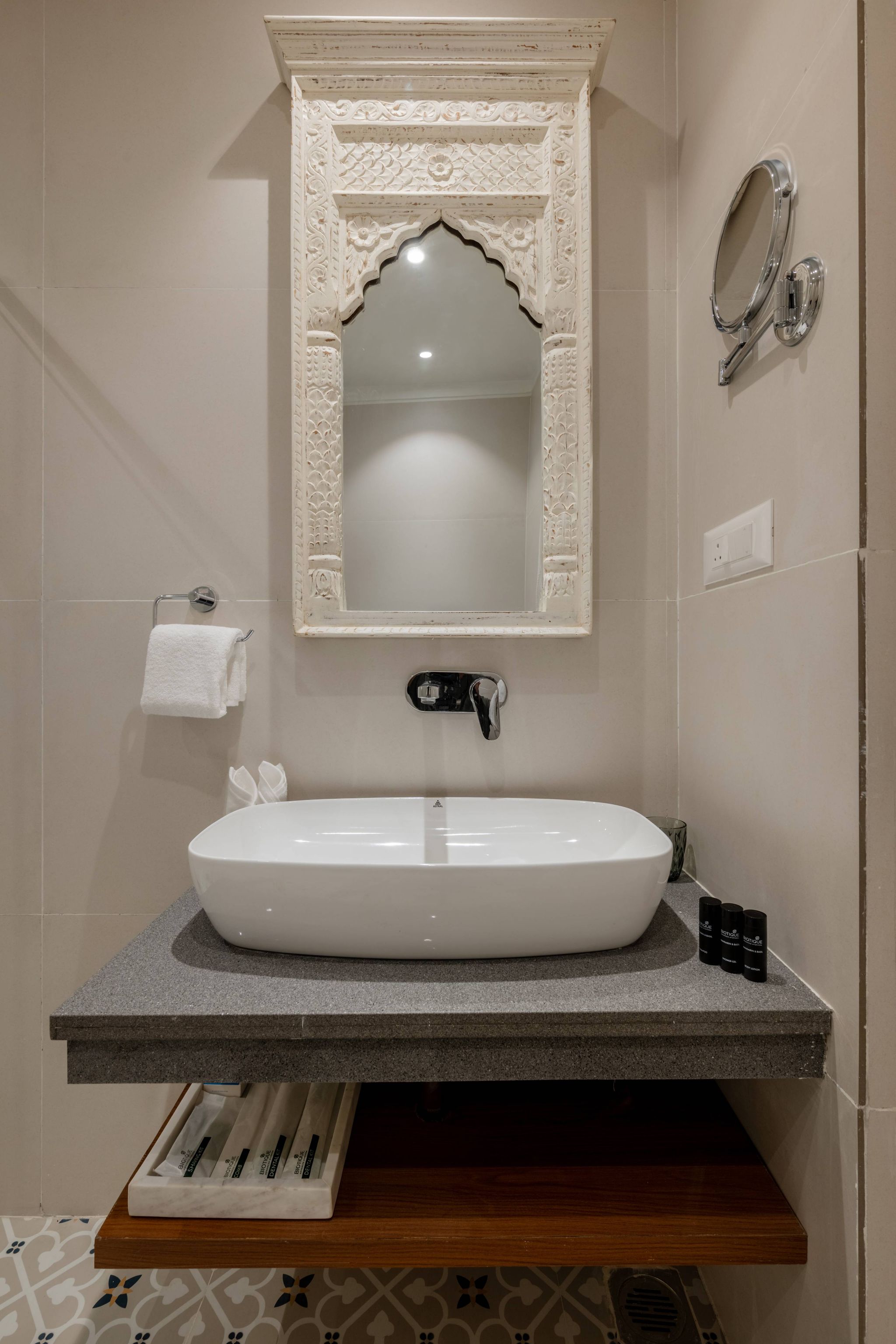 juSTa Kashi Parampara, Varanasi						 Premium Room 120