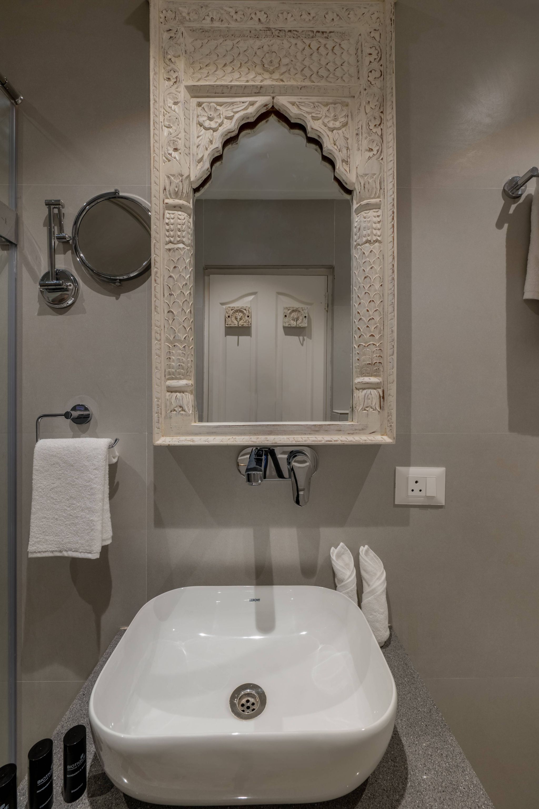 juSTa Kashi Parampara, Varanasi						 Premium Room 104