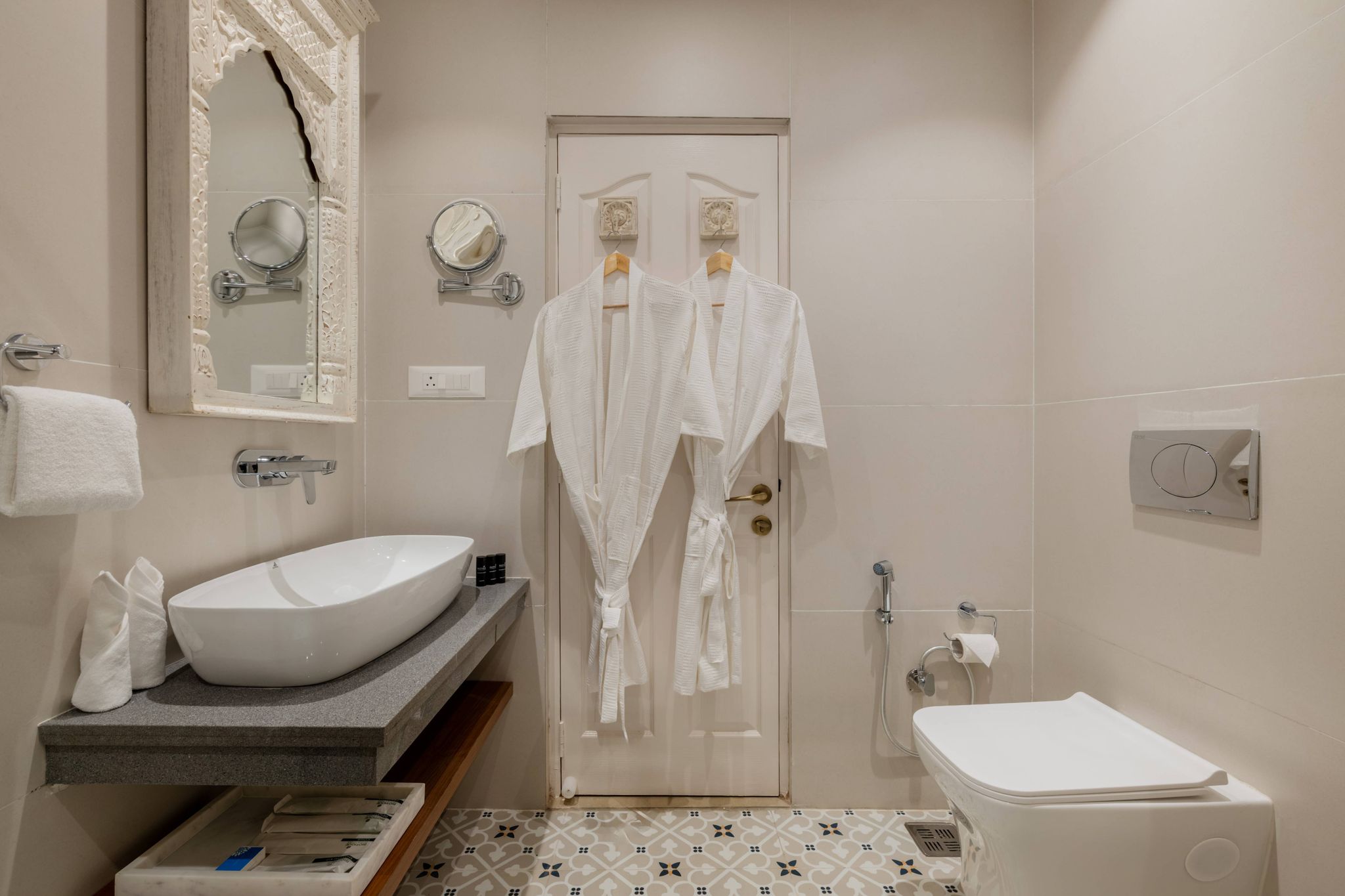 juSTa Kashi Parampara, Varanasi						 Premium Room 102