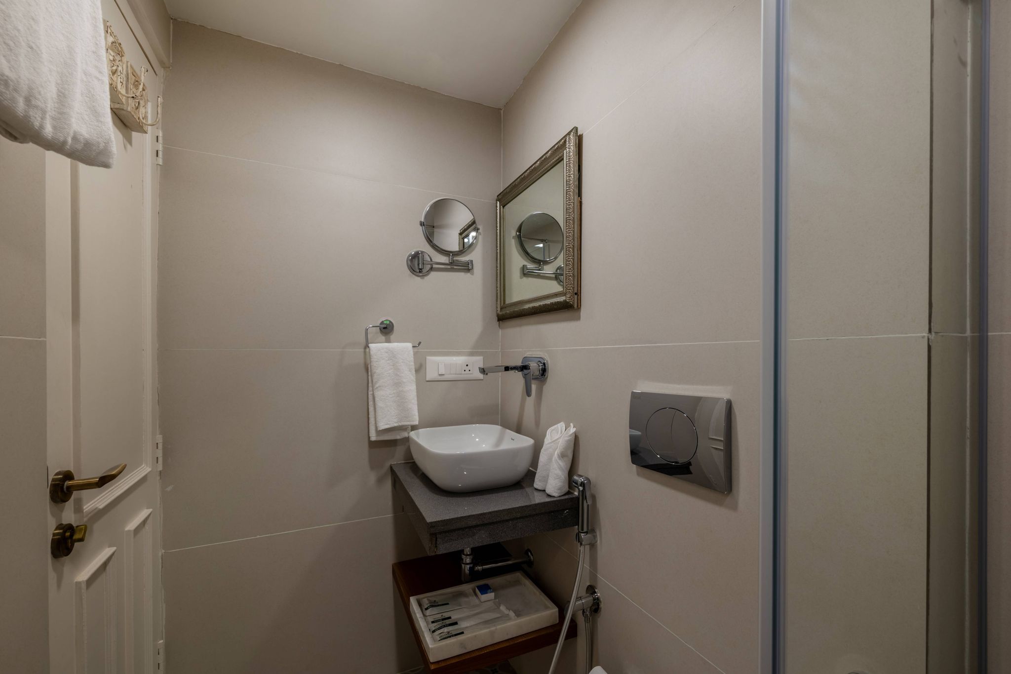 juSTa Kashi Parampara, Varanasi						 Junior Suite 16