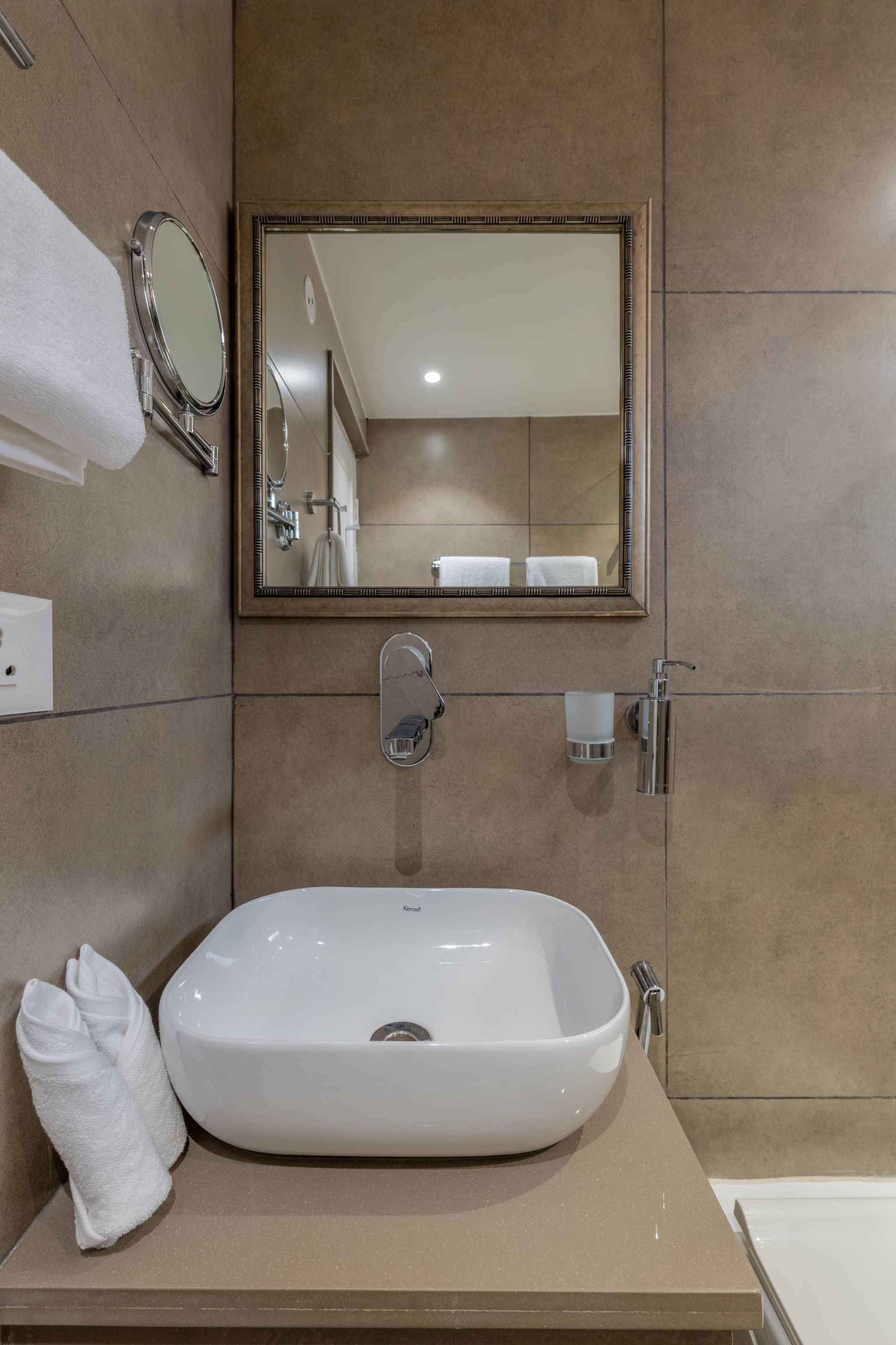 juSTa Kashi Parampara, Varanasi						 Premium Room 107