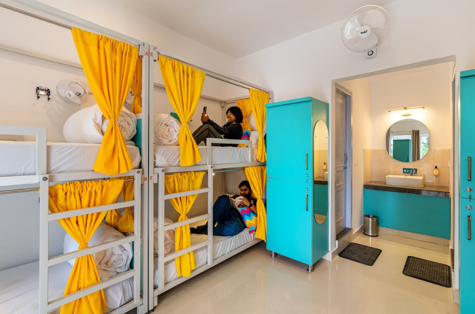 Bed in 6 Bed Mixed Dormitory Room with Balcony and Ensuite Bathroom