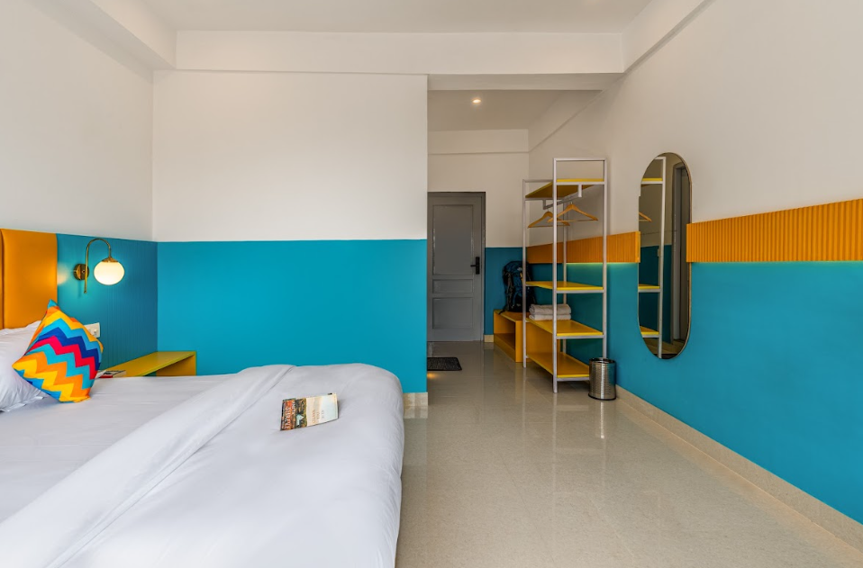  goSTOPS Mcleodganj Mall Road  Deluxe Private Room With Balcony and Ensuite Bathroom 3