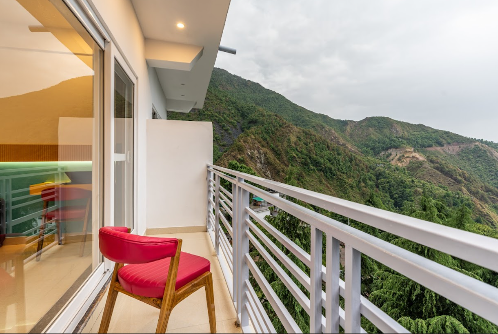 Deluxe Private Room With Balcony and Ensuite Bathroom