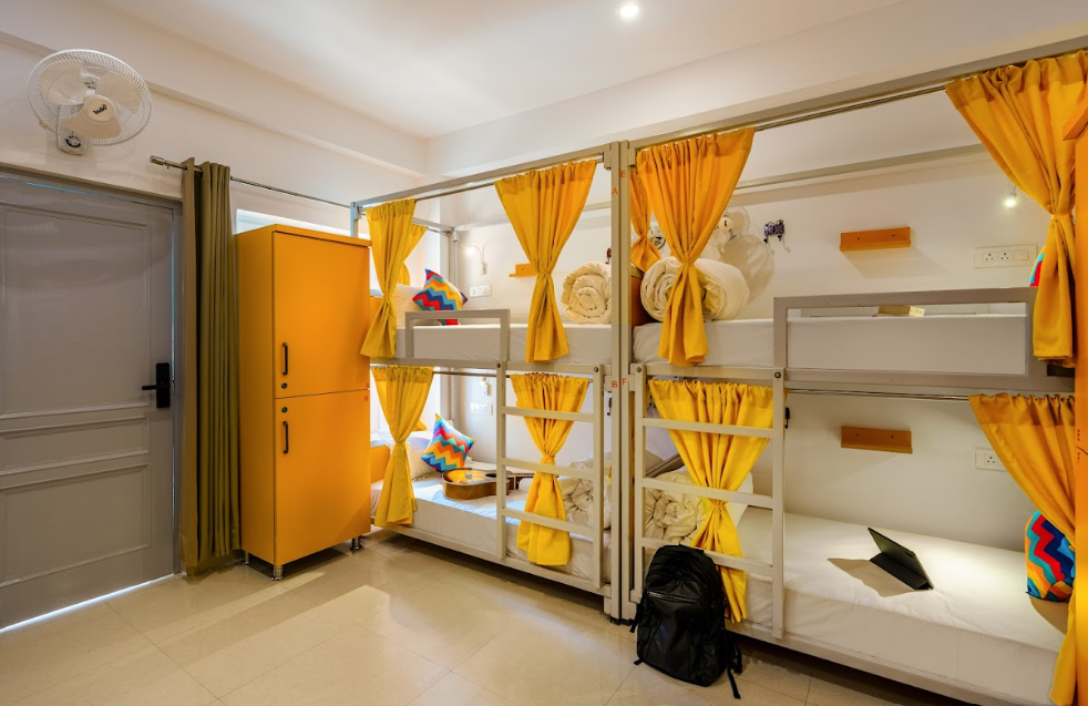 Bed in 8 Mixed Dormitory Room with Balcony and Ensuite Bathroom