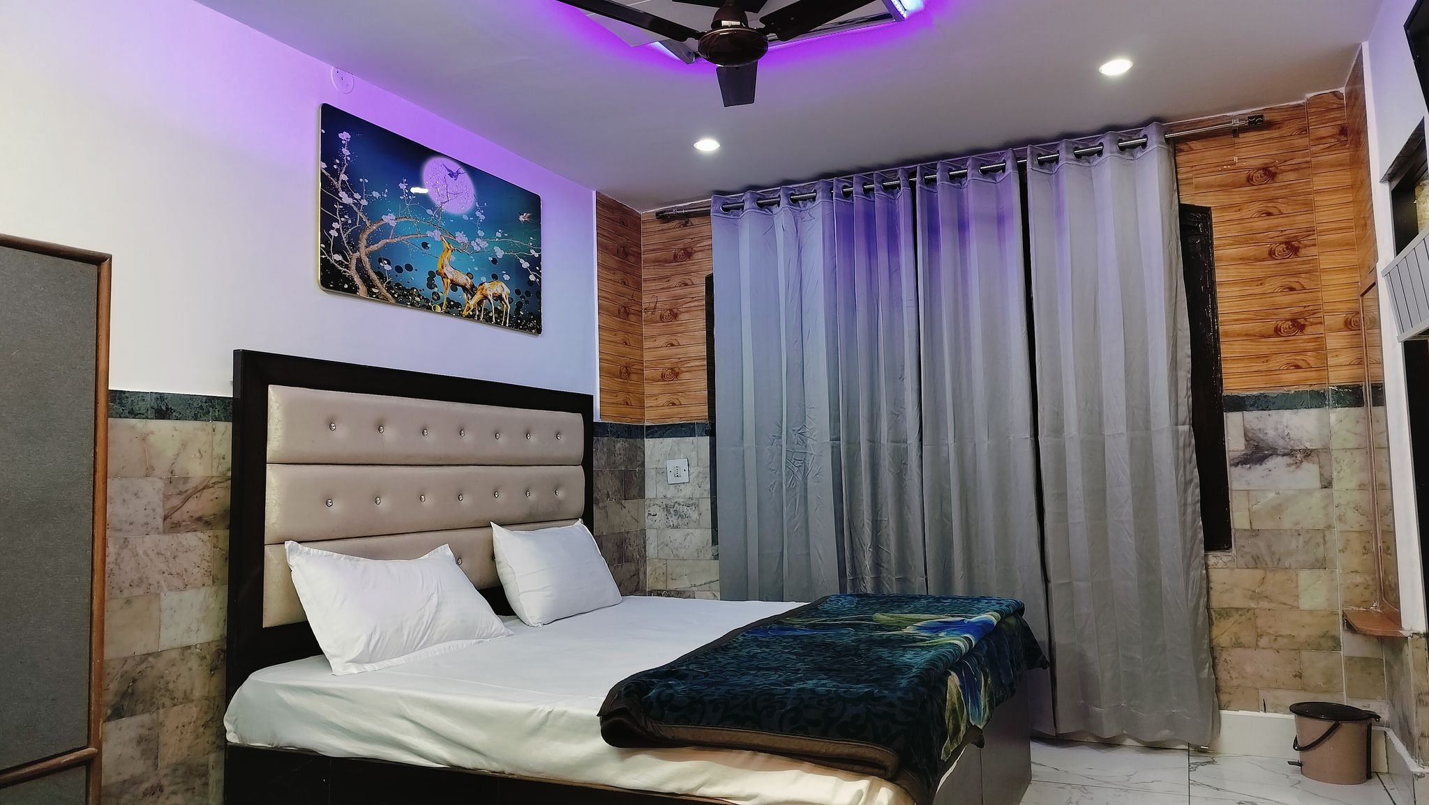 Pink White Guest House Semi Deluxe Room 9