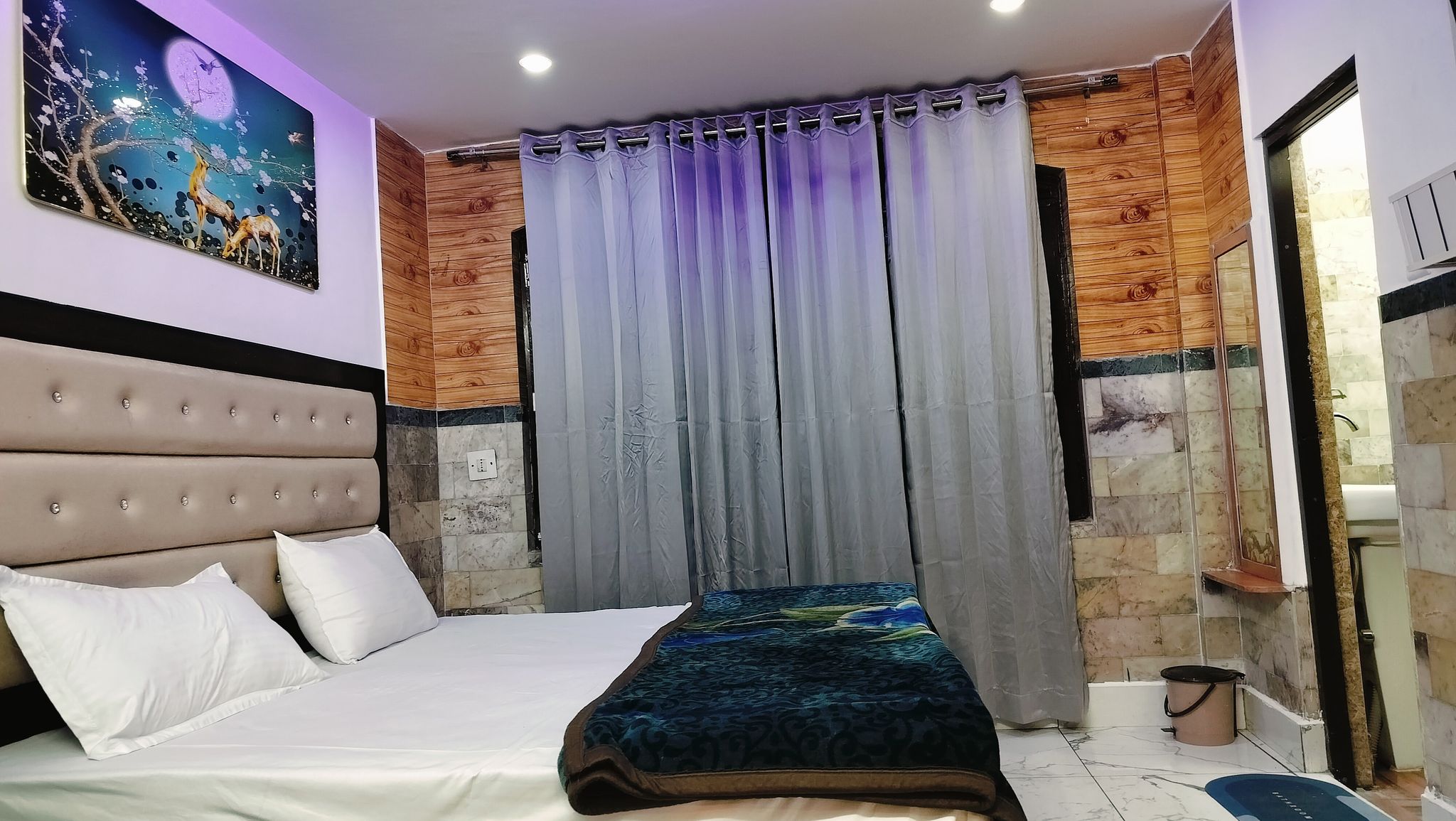 Pink White Guest House Semi Deluxe Room 3