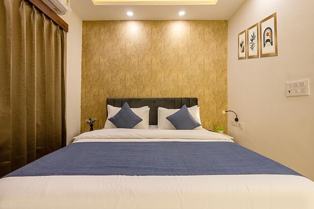 Nova17 Inn Deluxe Room with Balcony 2