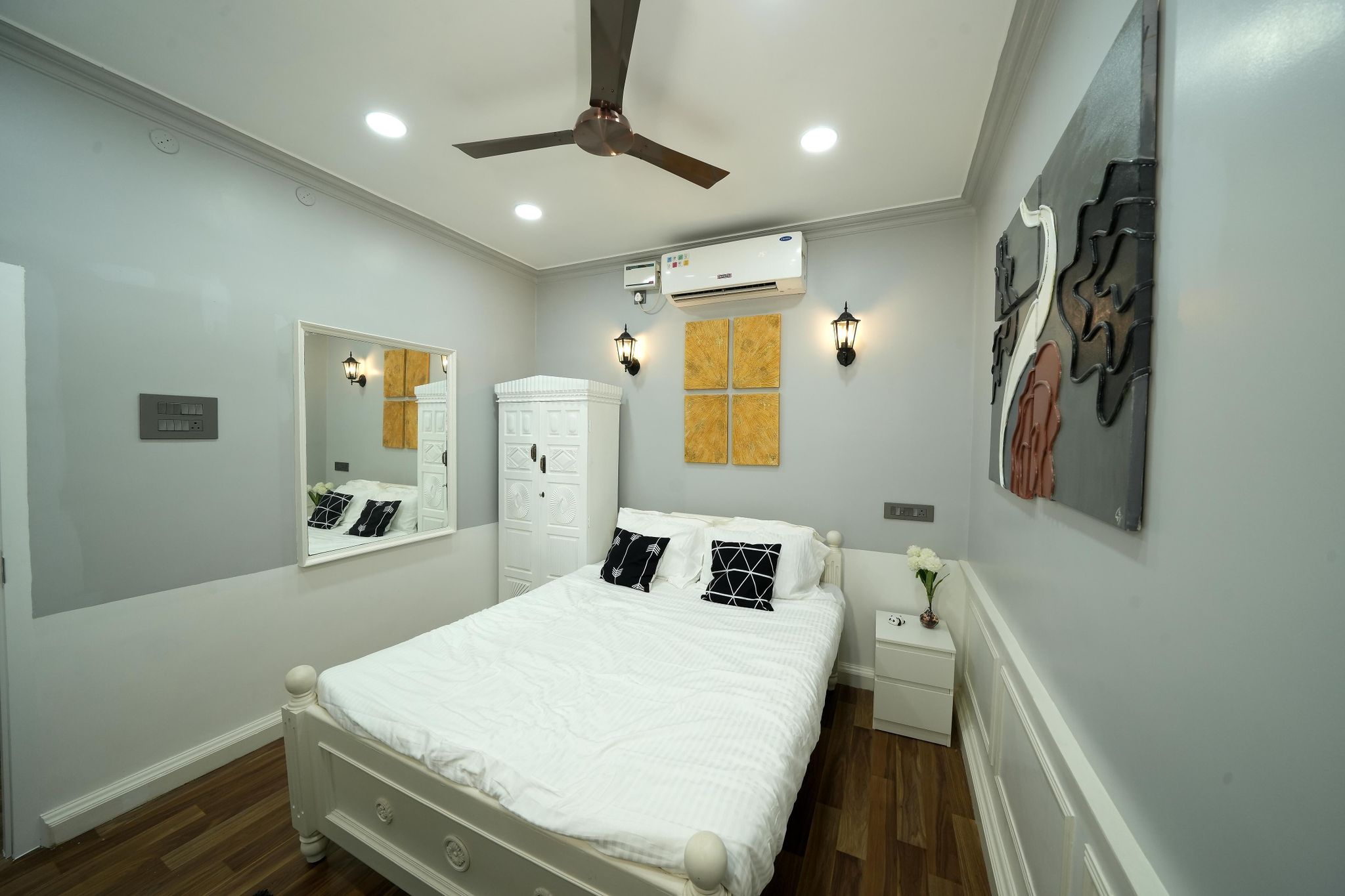 2 BHK LUXURY ROOM