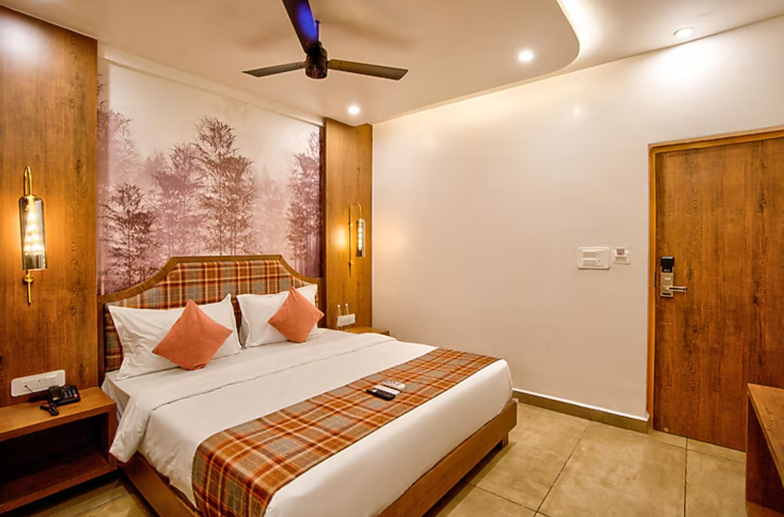 Ocean Wave Hotel Queen Suite with Balcony 3