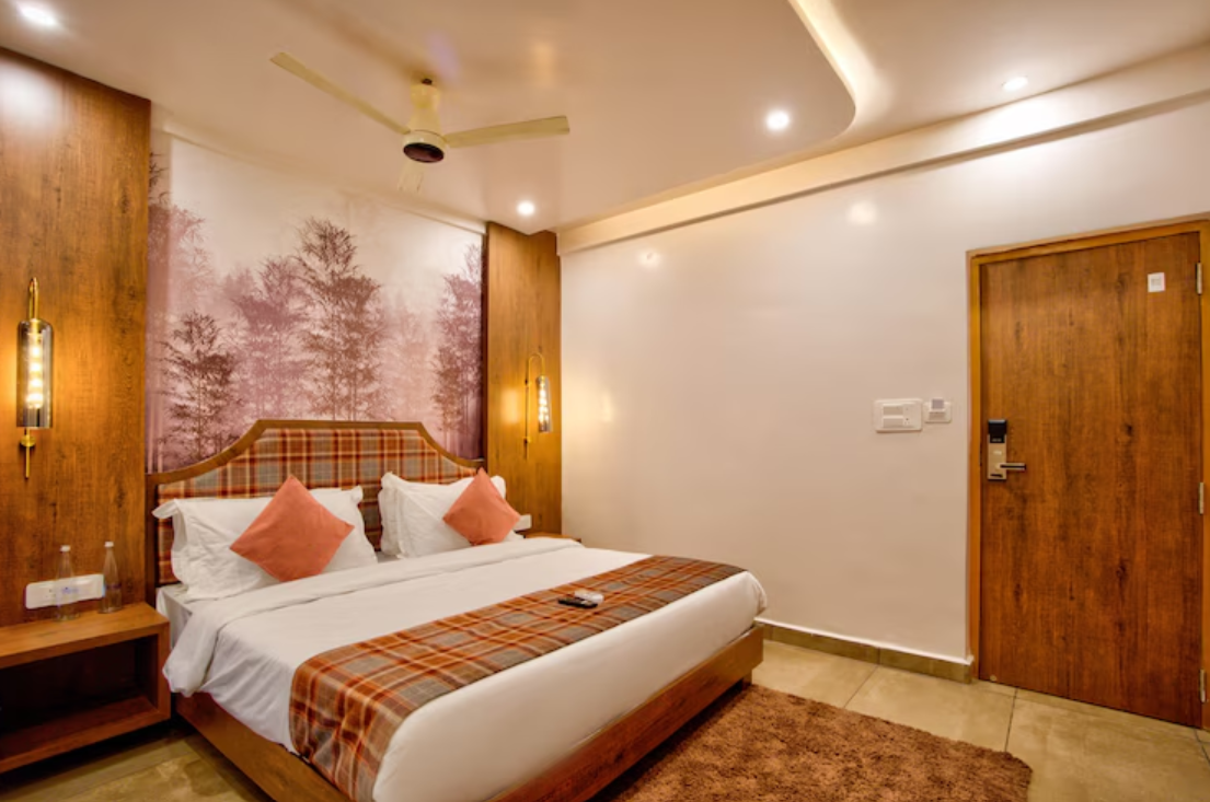 Ocean Wave Hotel Queen Suite with Balcony