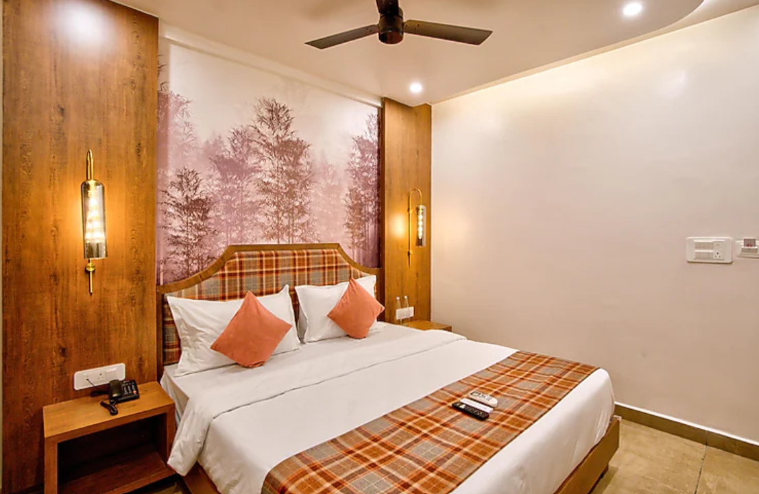 Ocean Wave Hotel Queen Suite with Balcony 2