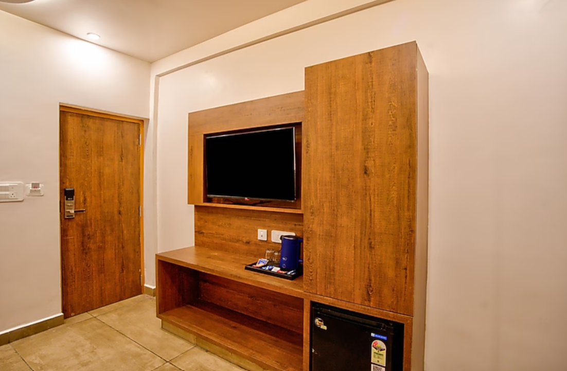 Ocean Wave Hotel Queen Suite with Balcony 4