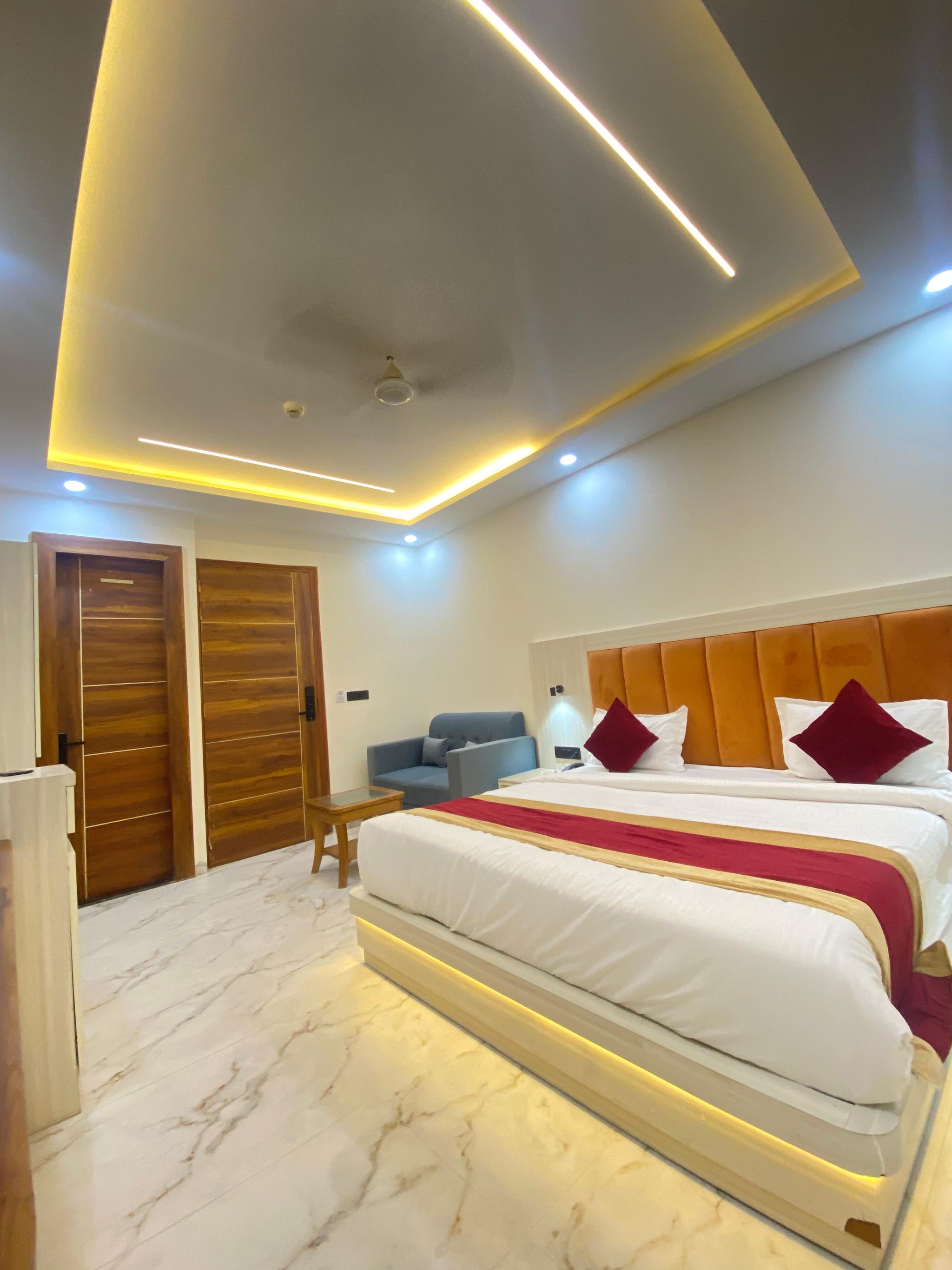 Deluxe Double or Twin bed Bed