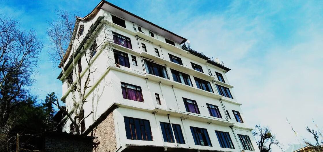 THE WHITE CASTLE HOTEL