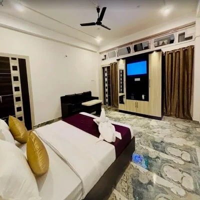 Moonlit Meadows Deluxe Room 4